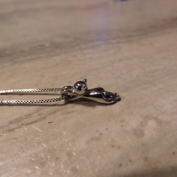 Silver chain and cat pendent - Picture 3 of 3